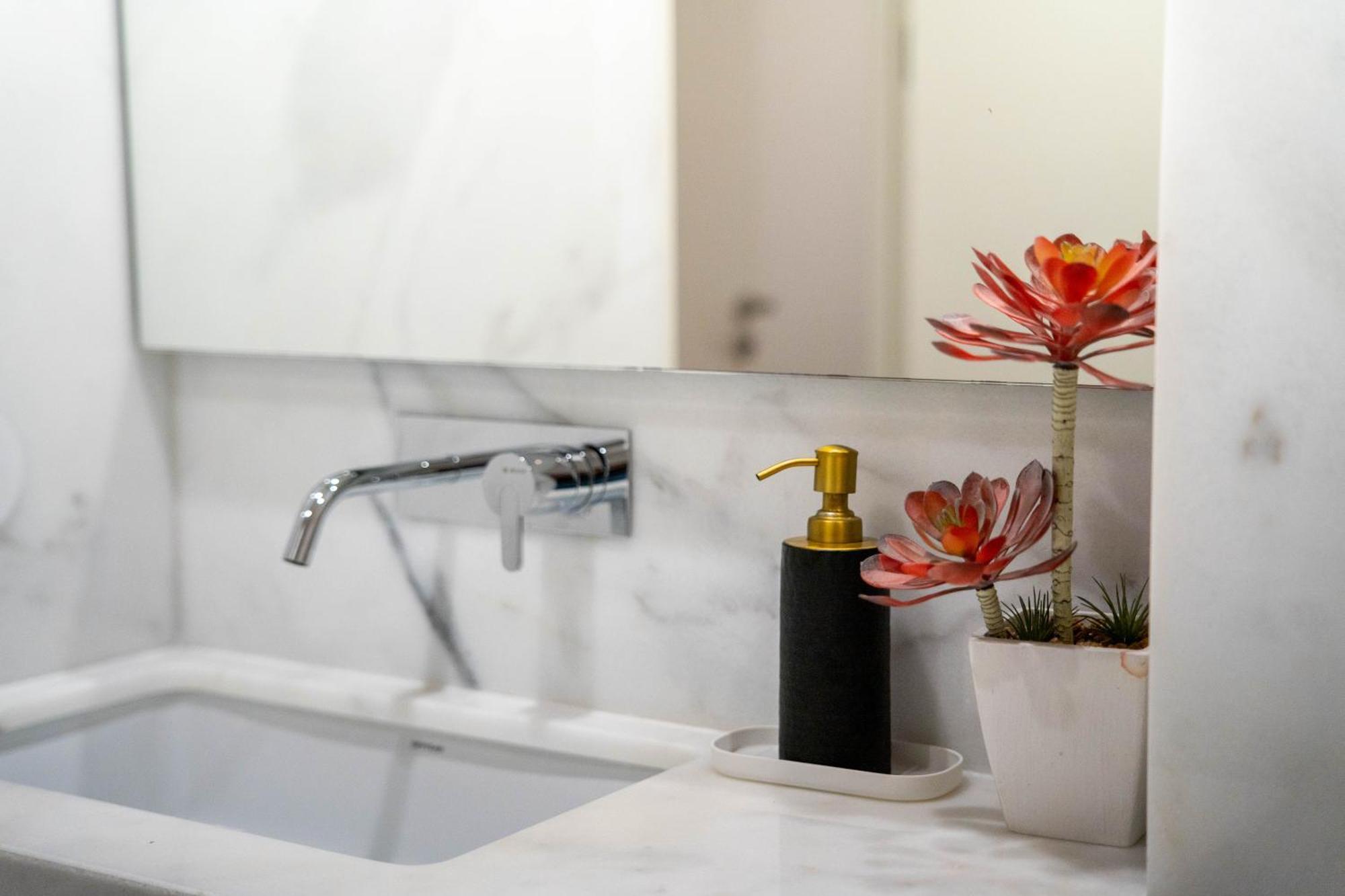 Primrose 1Br Delight W Parking By Lovelystay Porto Eksteriør billede